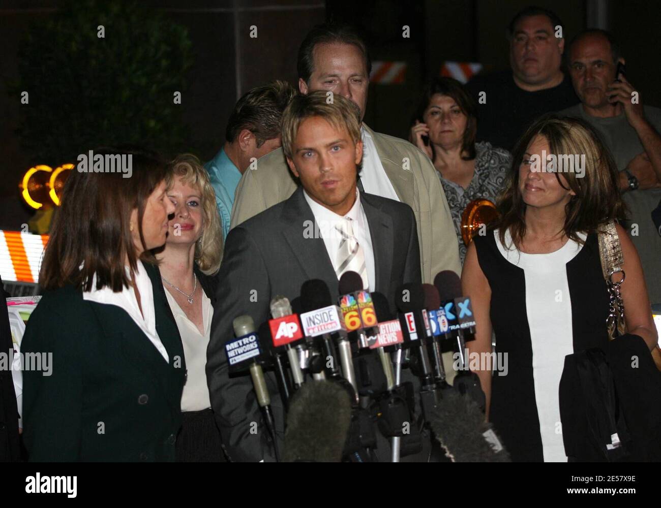 Larry Birkhead und Howard K Stern verlassen das Gerichtsgebäude am Mittwoch, Ft Lauderdale FL, 2/21/07. [[Tag]] Stockfoto