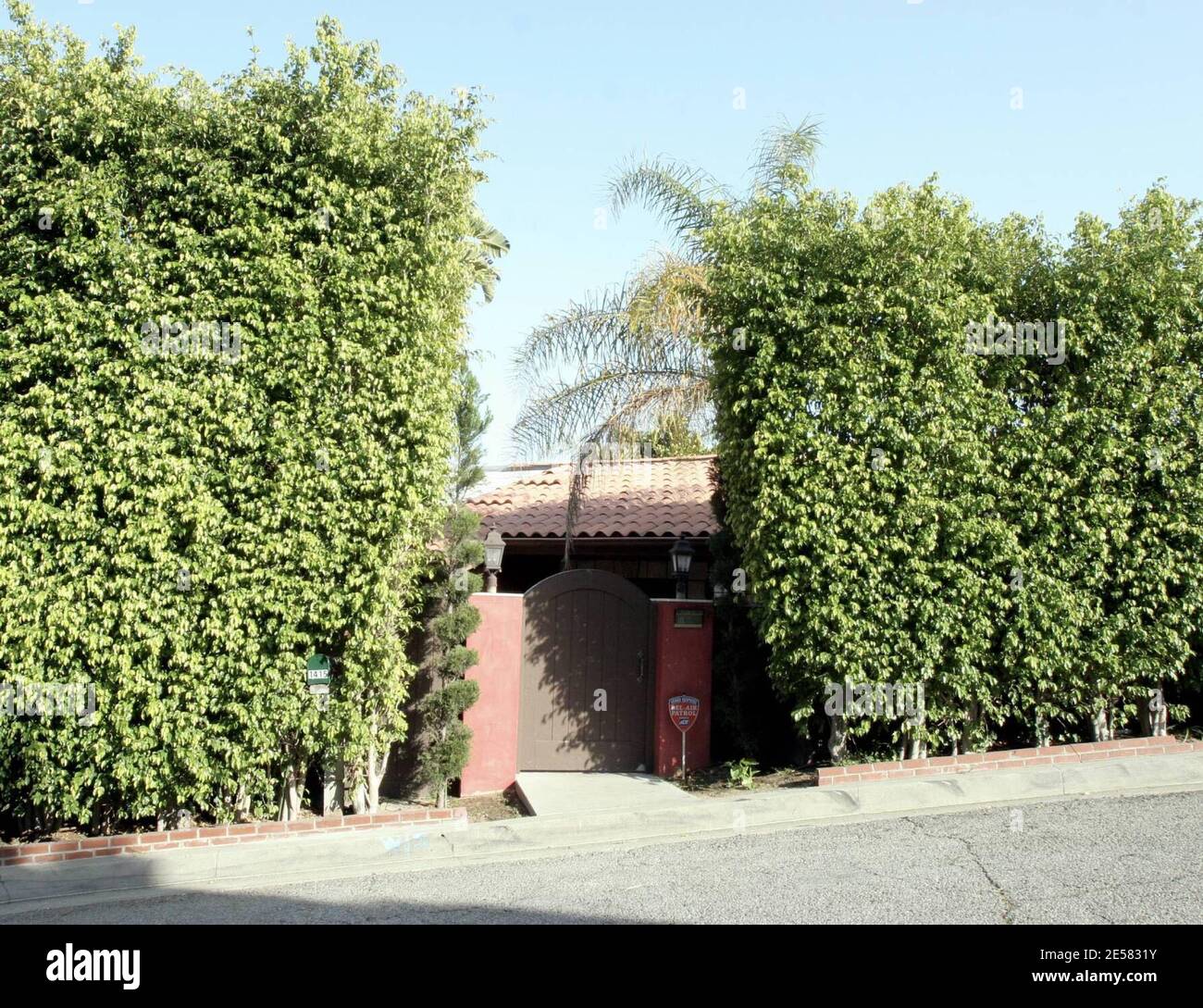 Gisele Bundchen verkaufte kürzlich ihr Haus in den Hügeln über West Hollywood, ca. Das Haus verfügt über vier Schlafzimmer, ein Medienzimmer, einen Fitnessraum, Blick auf die Stadt, einen Pool und verkauft für eine gemeldete 3.98m Dollar. Das Modell, das jetzt nach New York gezogen ist, kaufte das Haus im August 2000 für 1,88 Millionen Dollar. 26/07 [[ral]] Stockfoto