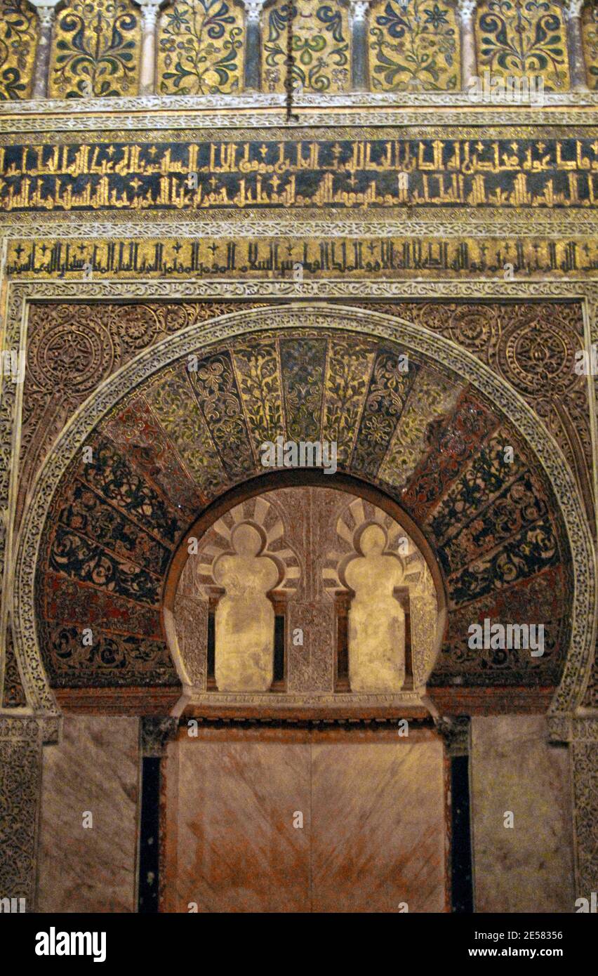 Moschee-Kathedrale von Córdoba: Das mosaikverzierte Mihrab in der Erweiterung, die von al-Hakam II. Nach 961 hinzugefügt wurde. Spanien Stockfoto