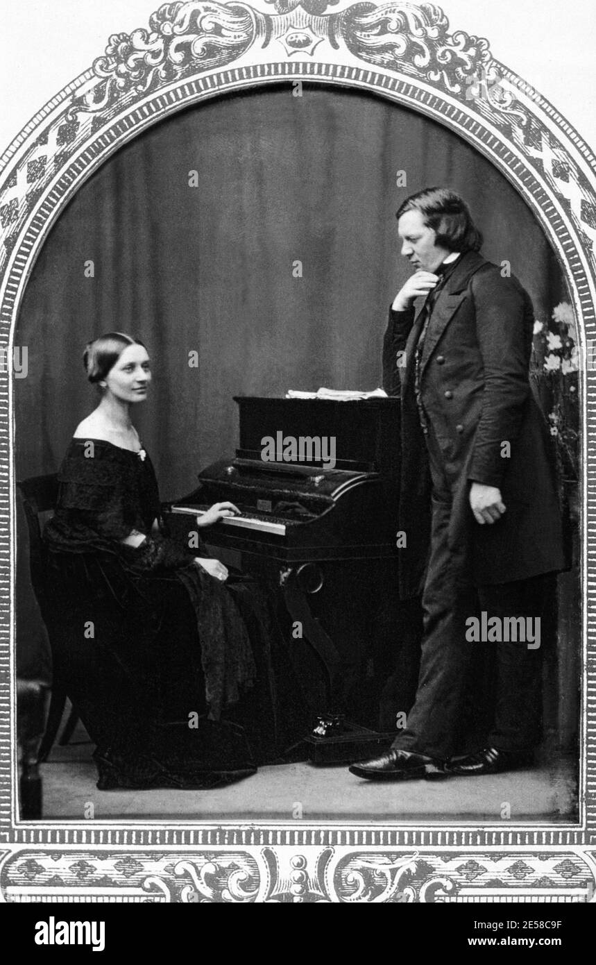 1850 c. , Düsseldorf , Deutschland : der Musikkomponist ROBERT SCHUMANN ( 1810 - 1856 ) und seine Frau CLARA Wieck ( 1819 - 1896 ) am Klavier , Portrait Daguerreotypie - MUSICA CLASSICA - Kompositore - klassisch - Klavier - Interpret - musicisti - musicista - Portrait - ritratto - dagherrotipo - daguerreotipo - marito e moglie - Ehefrau und Hausband ---- Archivio GBB Stockfoto