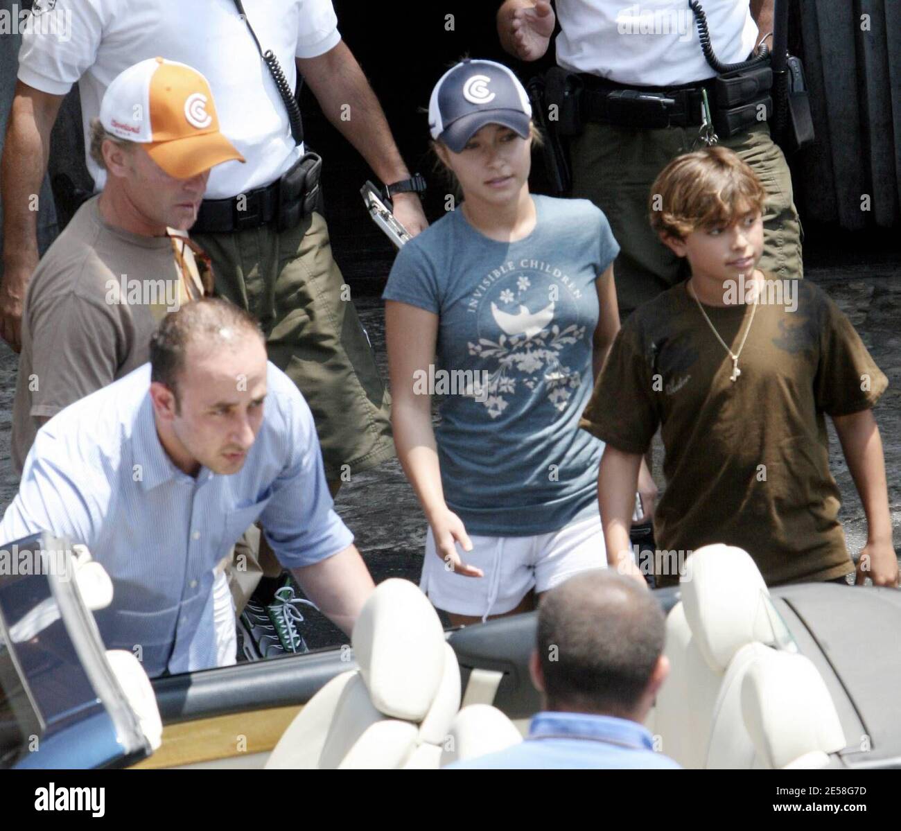 Hayden Panettiere hat ein Familienessen mit ihrem Vater Skip und ihrem jüngeren Bruder Jansen im Saddle Ranch Restaurant. West Hollywood, Kalifornien 8/10/07. [[rac ral]] Stockfoto