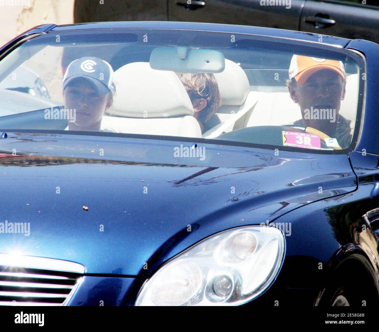 Hayden Panettiere hat ein Familienessen mit ihrem Vater Skip und ihrem jüngeren Bruder Jansen im Saddle Ranch Restaurant. West Hollywood, Kalifornien 8/10/07. [[rac ral]] Stockfoto