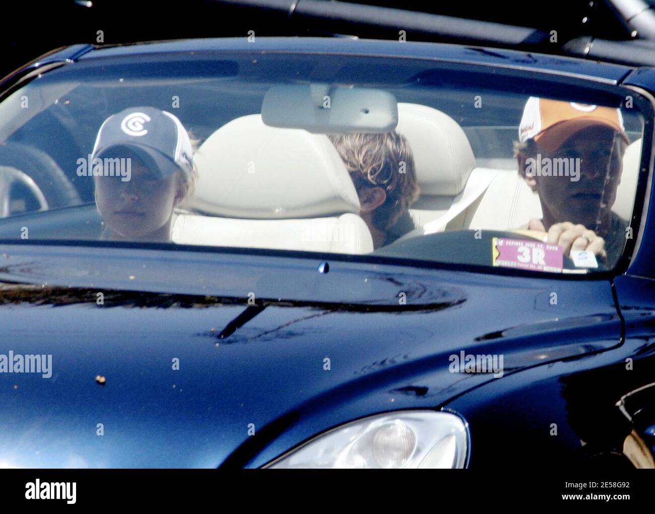 Hayden Panettiere hat ein Familienessen mit ihrem Vater Skip und ihrem jüngeren Bruder Jansen im Saddle Ranch Restaurant. West Hollywood, Kalifornien 8/10/07. [[rac ral]] Stockfoto