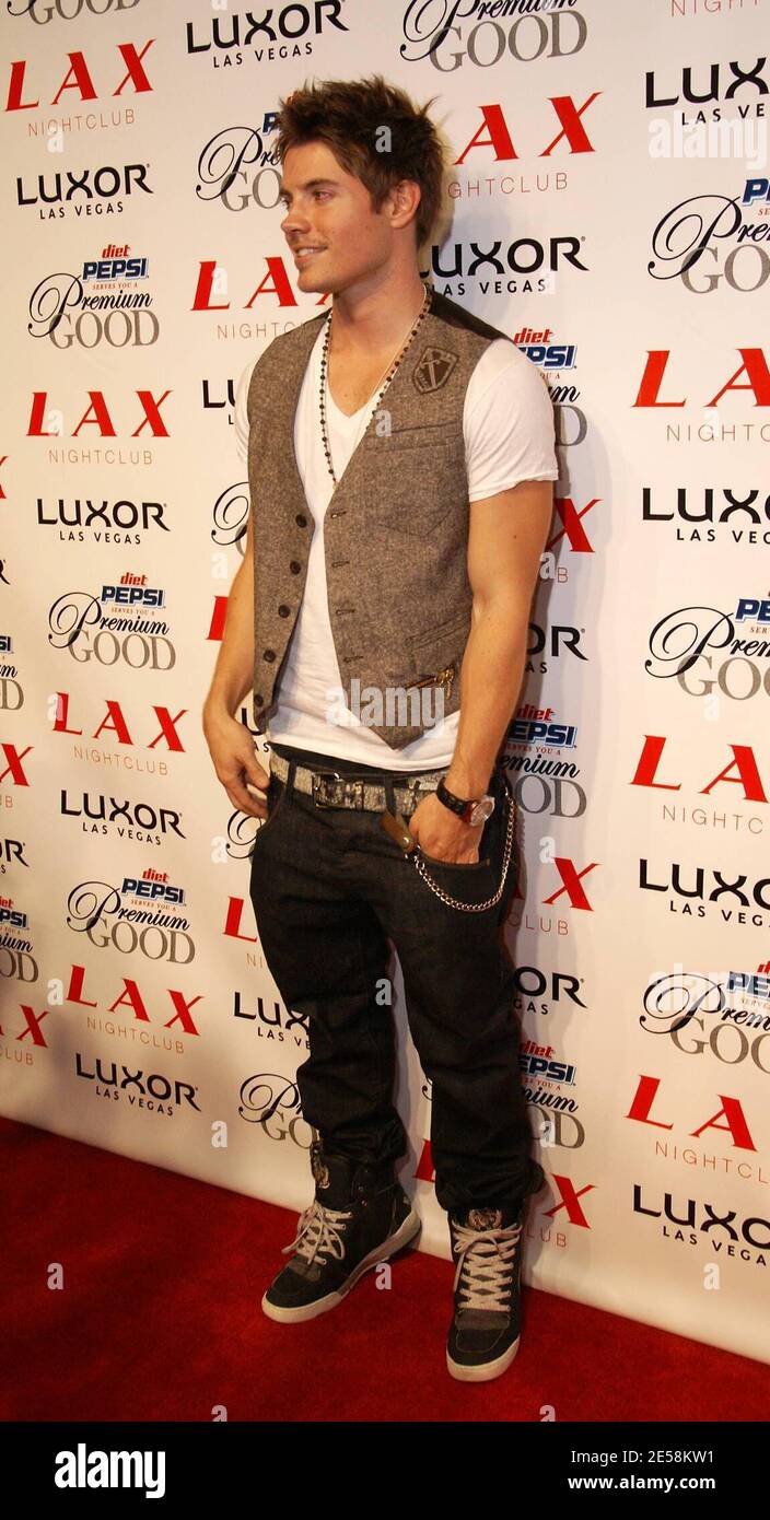 Josh Henderson nimmt an P Diddy's Hosting-Aufgaben im LAX Nachtclub im Luxor Hotel & Casino nach den MTV VMA Awards Teil. Las Vegas, NV. 9/07. [[cai]] Stockfoto