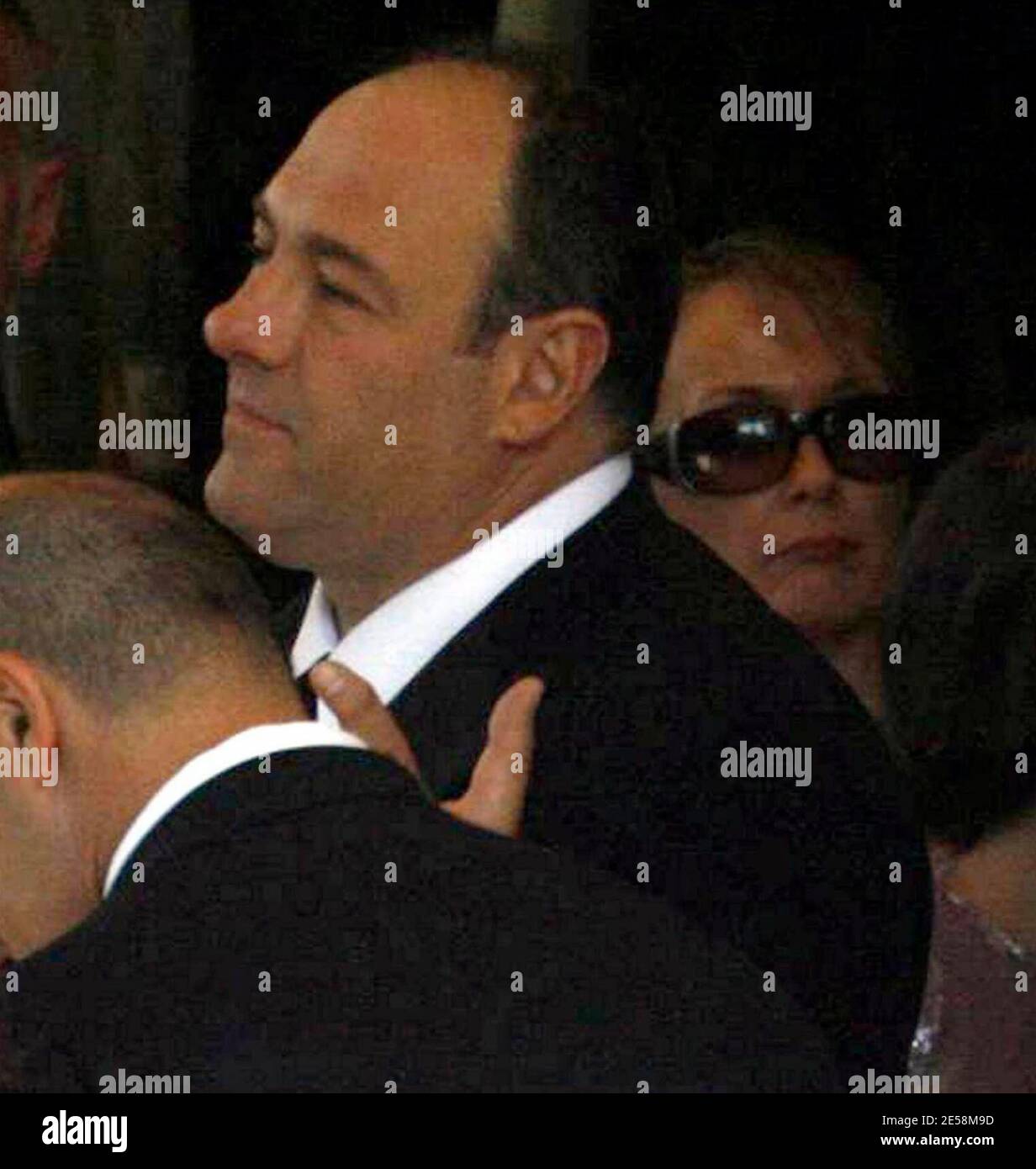 James Gandolfini von 'The Sopranos' verlässt das Four Seasons Hotel, um zur Emmy-Preisverleihung zu gehen. Beverly Hills, Kalifornien, 16. September 07. [[wam]] Stockfoto