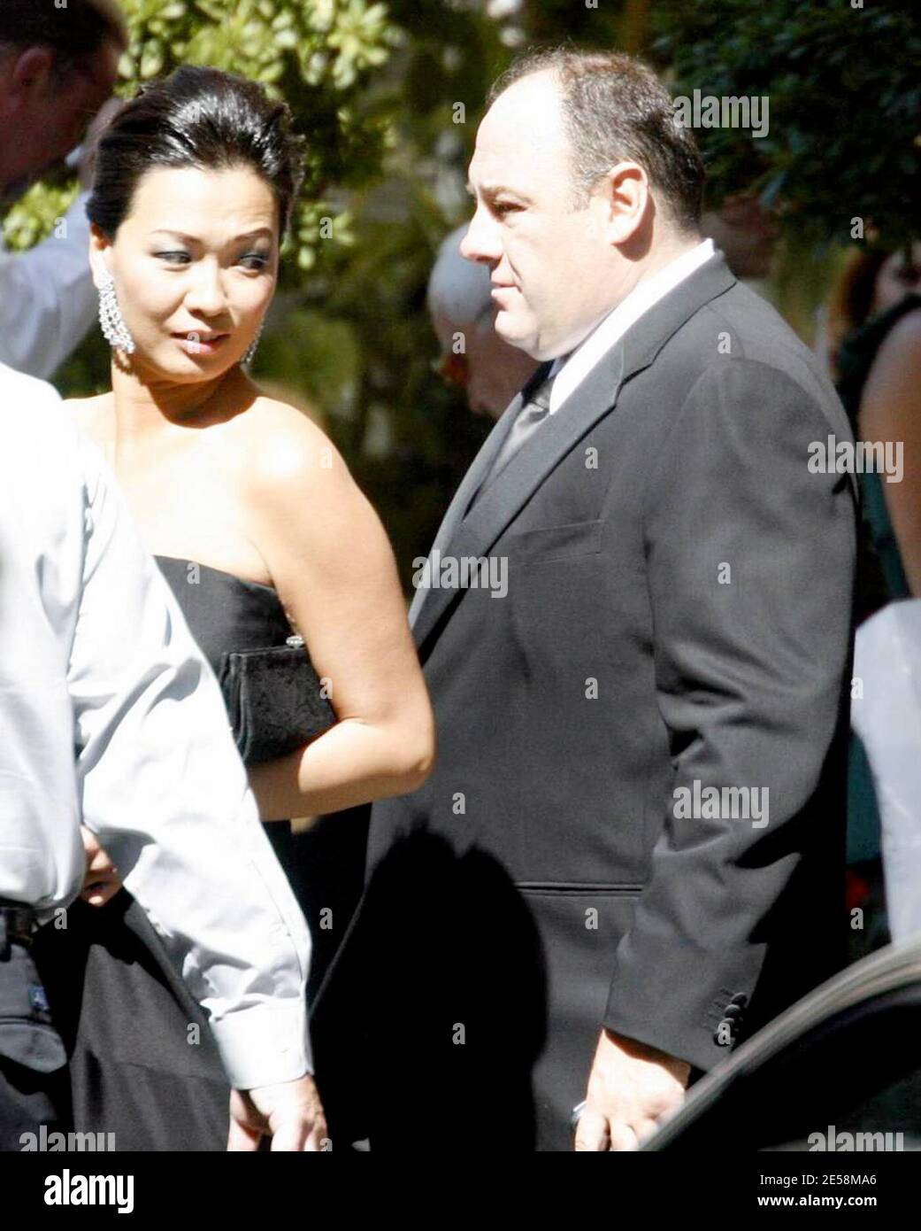 James Gandolfini von 'The Sopranos' verlässt das Four Seasons Hotel, um zur Emmy-Preisverleihung zu gehen. Beverly Hills, Kalifornien, 16. September 07. [[wam]] Stockfoto