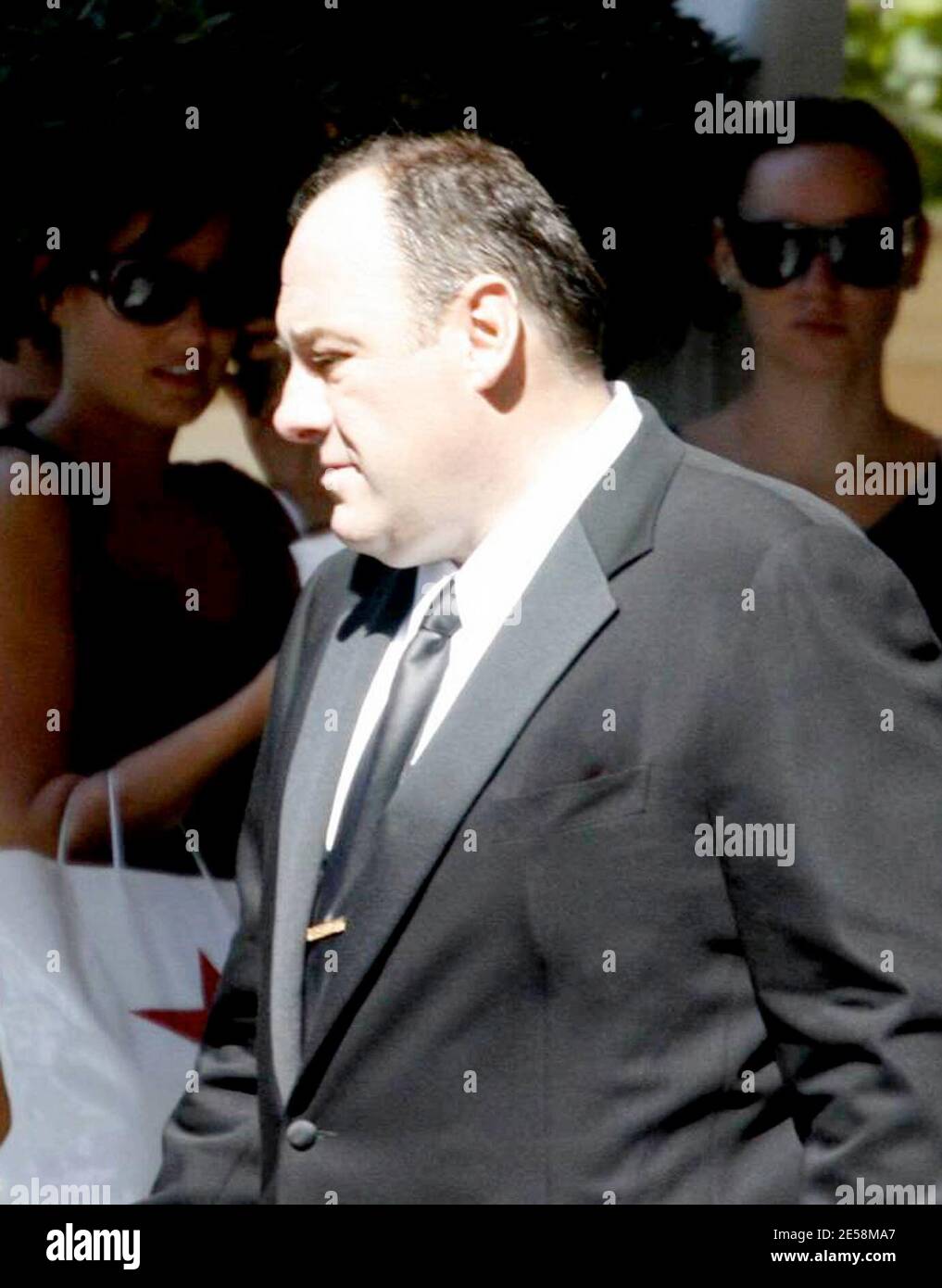 James Gandolfini von 'The Sopranos' verlässt das Four Seasons Hotel, um zur Emmy-Preisverleihung zu gehen. Beverly Hills, Kalifornien, 16. September 07. [[wam]] Stockfoto