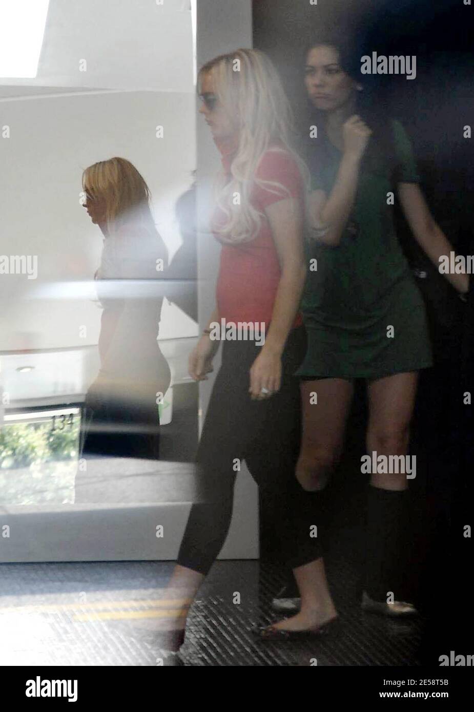 Lindsay Lohan spielt mit Fotografen beim Einkaufen in Lisa Kline in West Hollywood, Kalifornien, beim Einkaufen. 10/23/07. [[wam]] Stockfoto