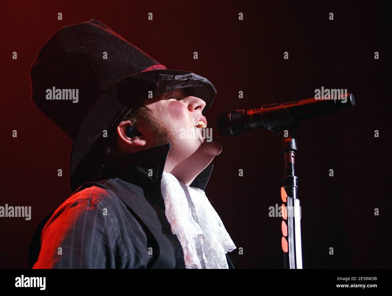 Patrick Stump von Fall Out Boy tritt in einem Konzert im Fillmore Miami Beach im Jackie Gleason Theater auf. Miami Beach, Florida 10/31/07. [[fam]] Stockfoto