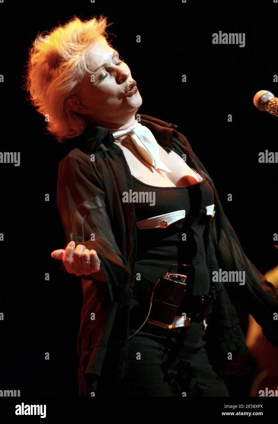 Debbie Harry aus South Beach tritt in einem Konzert auf und ist im Alter von 62 Jahren immer noch stark. The Fillmore Miami Beach im Jackie Gleason Theater. Miami, Florida. 11/16/07. [[fal]] Stockfoto
