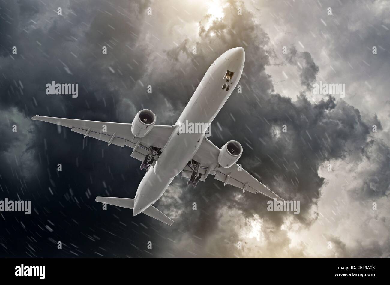 Flugzeug nähert sich auf einer Landung bei schlechtem Schneewetter Stockfoto