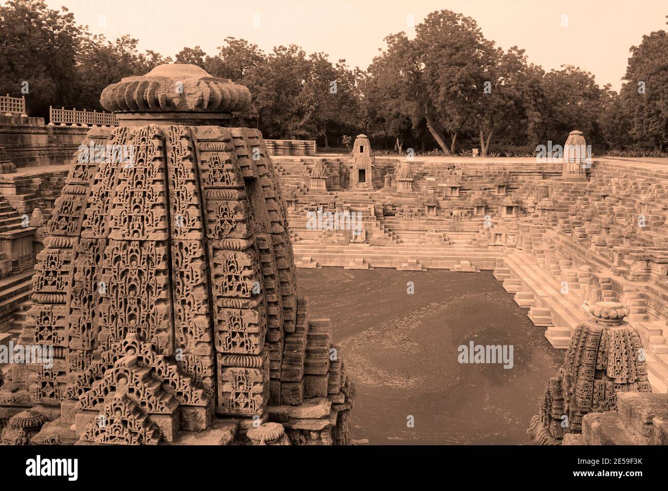 Kunda, ein Tank oder Reservoir (auch bekannt als Ramakunda oder Suryakunda) am Sonnentempel, Modhera, Gujarat Stockfoto