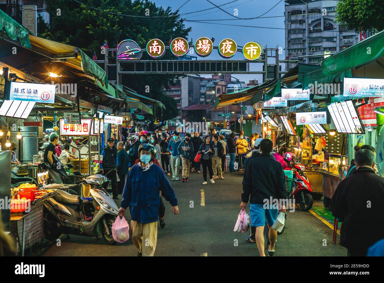 25. Januar 2021: Nanjichang Nachtmarkt, auch bekannt als Nachtmarkt am Südflughafen, in taipei, taiwan. Es ist ein weniger bekannter Ort für Touristen, aber ist V Stockfoto