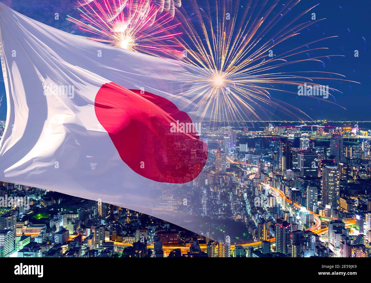Flagge Japans und Feuerwerk, Konzeptbild über Unabhängigkeitstag, Geburtstag des Kaisers, Nationalfeiertag, Neujahr Stockfoto