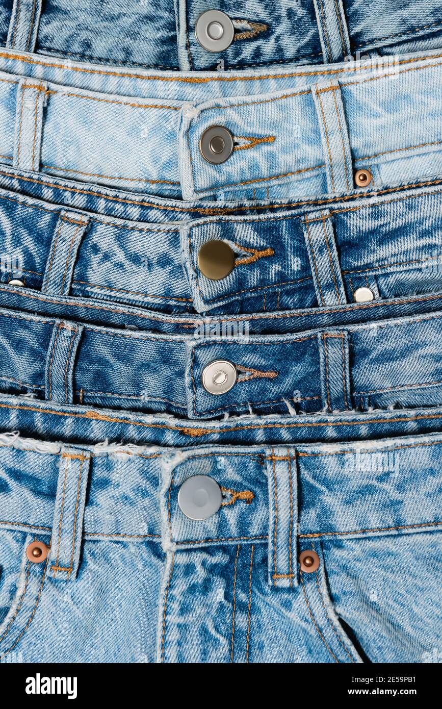 Nahaufnahme der verschiedenen blauen Jeans Stockfoto