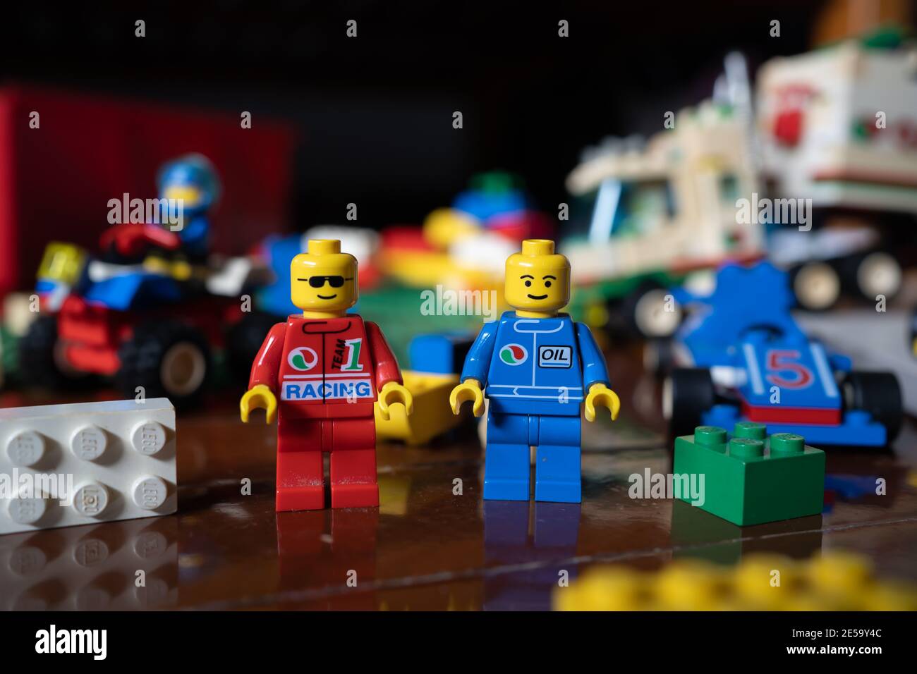 Bangkok, Thailand - 27. Januar 2021 : Lego Plastiksteine auf dem Boden. Stockfoto