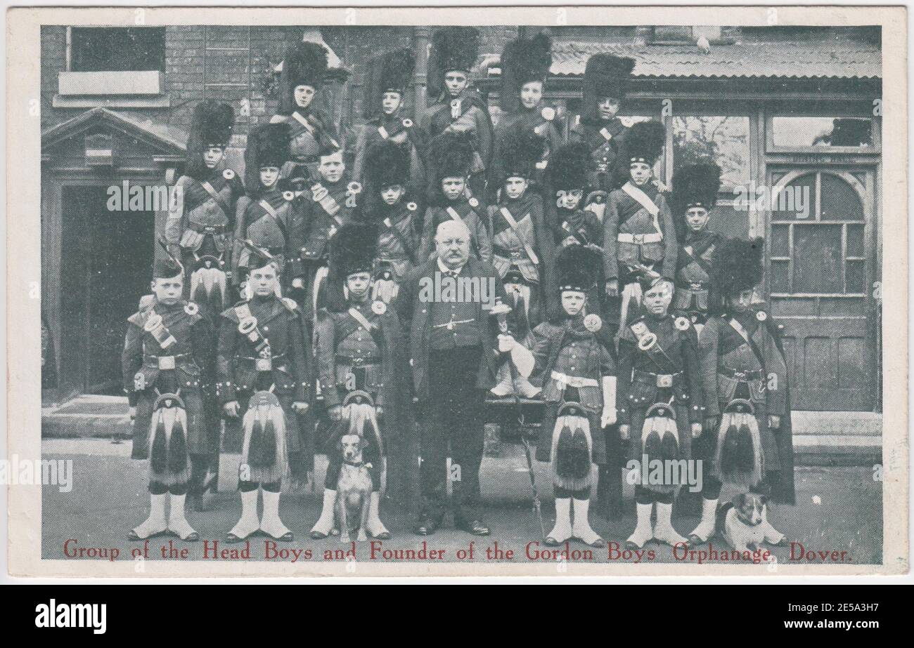Hauptjungen mit Thomas Blackman, Gründer des Gordon Boy's-Kinderhauses, Dover, Anfang des 20. Jahrhunderts. Die Schule wurde 1885 gegründet und nach Gordon von Khartum benannt Stockfoto