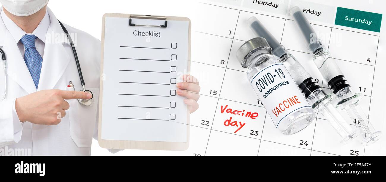 Ein Kalender mit dem Datum der Impfung mit dem Arzt mit der Checkliste. Stockfoto