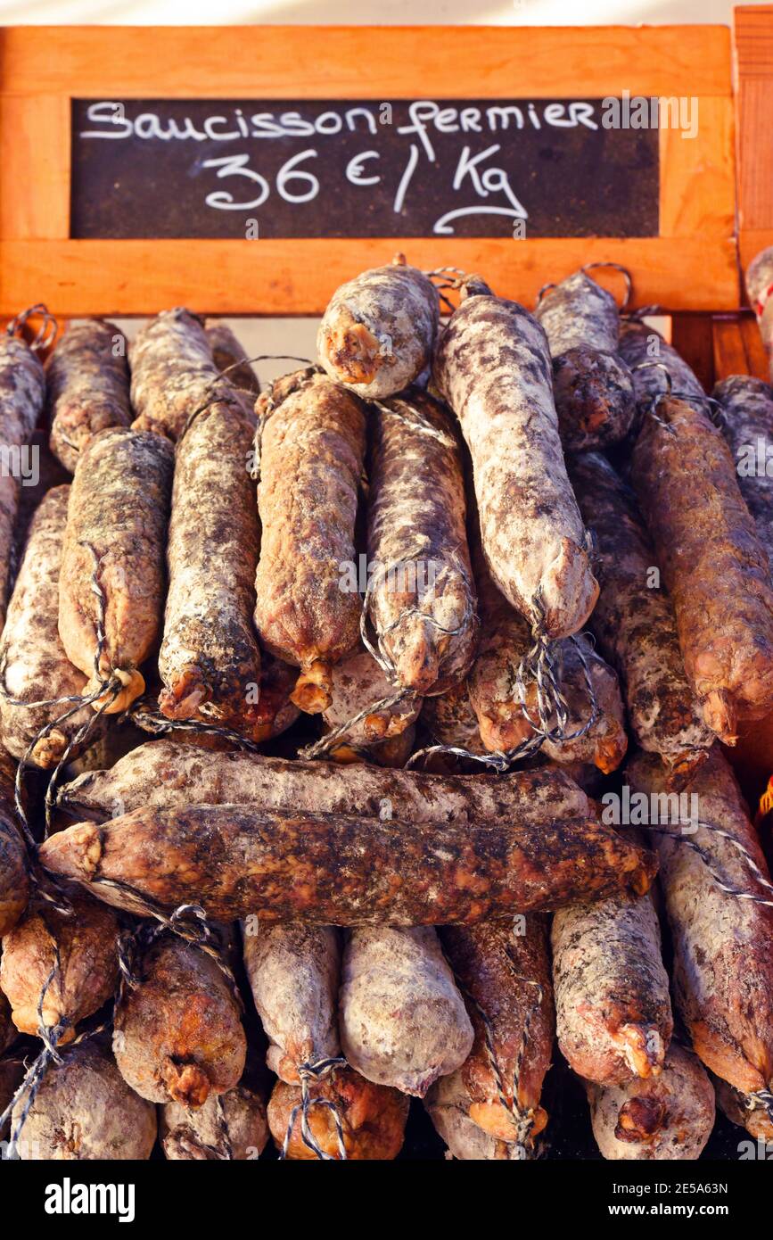 Delikatessensem zum Verkauf auf dem Außenmarkt, Frankreich, Korsika, Ajaccio Stockfoto