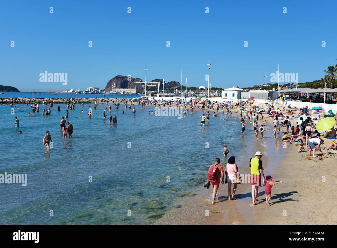 Strand am Mittelmeer bei La Ciotat, Frankreich, Bouches du Rhone, La Ciotat Stockfoto