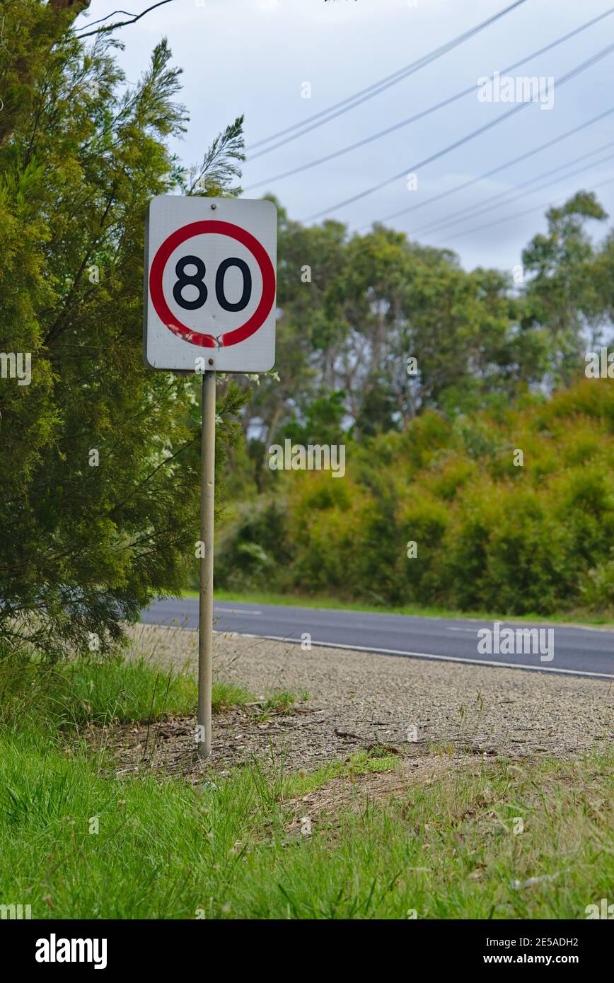 Speed warning sign australian -Fotos und -Bildmaterial in hoher
