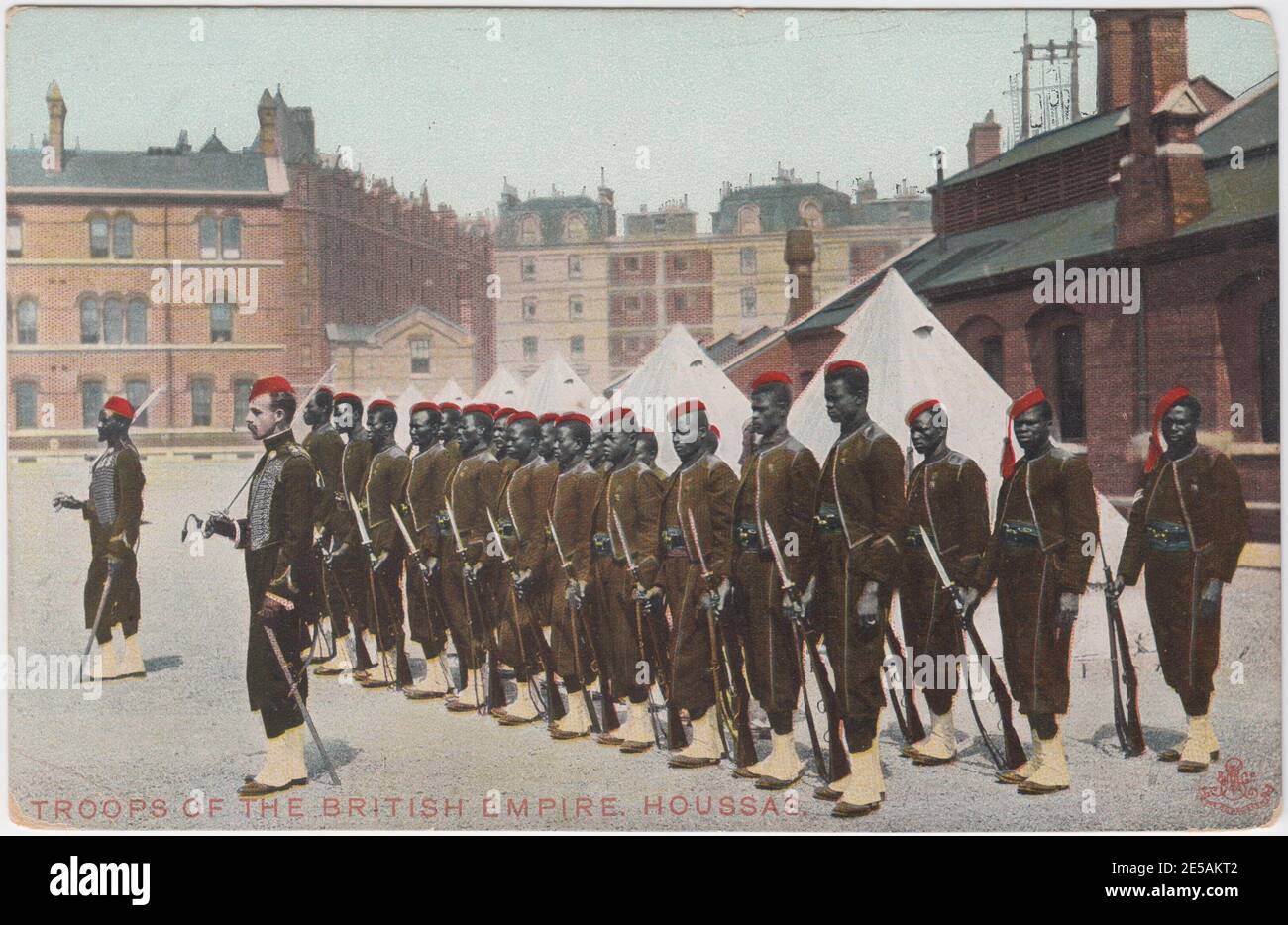 Houssa (westafrikanische) Soldaten auf Paradeplatz, 1900er Stockfoto
