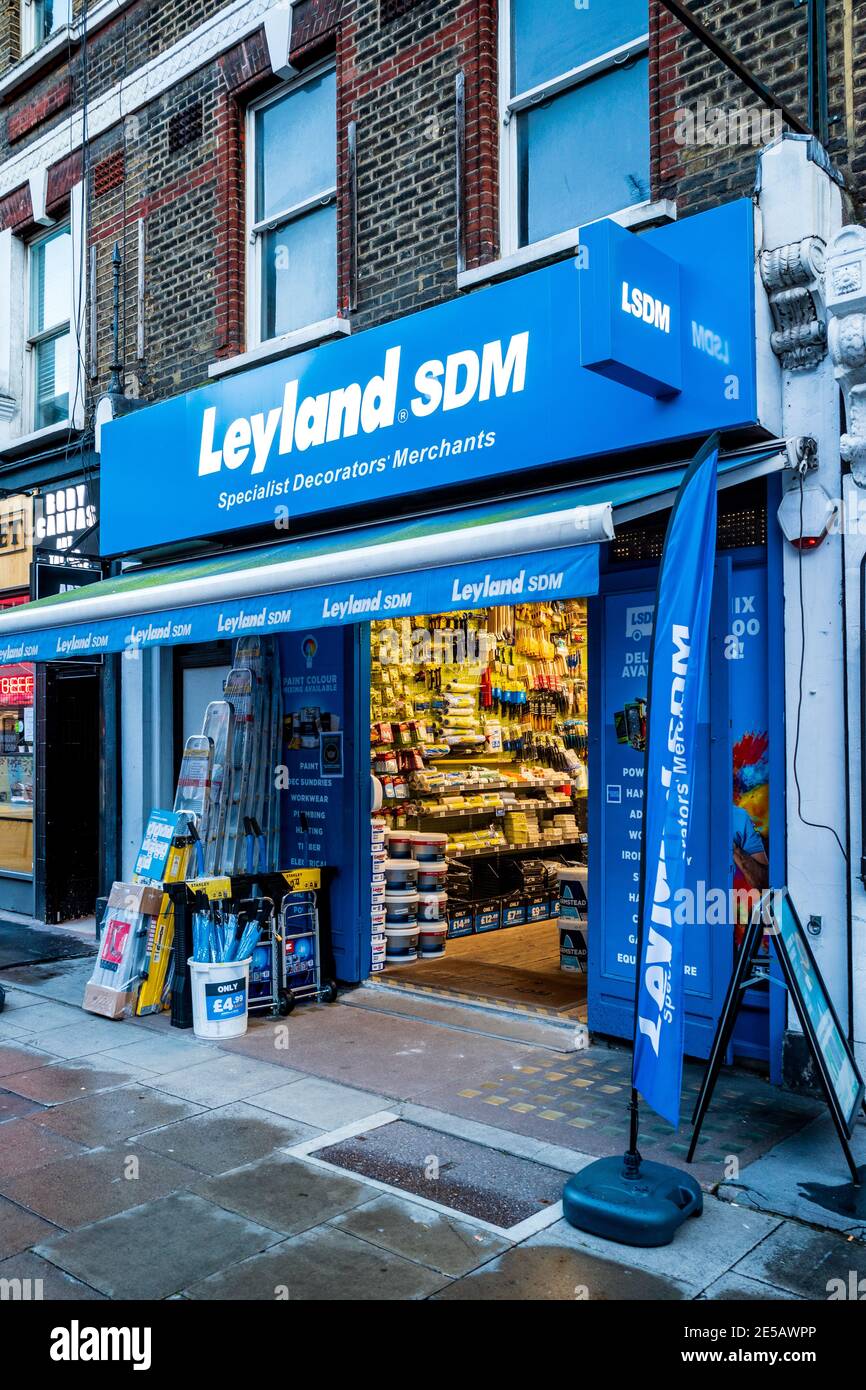 Leyland SDM DIY- und Dekorationsgeschäft im Zentrum von London. Leyland Spezialist Dekorateure Händler Shop in London. Stockfoto