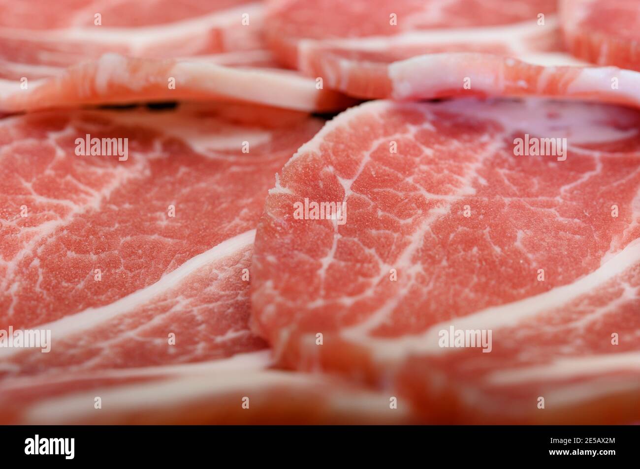 Frisches Schweinefleisch in Scheiben geschnitten für japanische Hot Pot. Shabu Shabu Schweinefleisch Scheibe Stockfoto