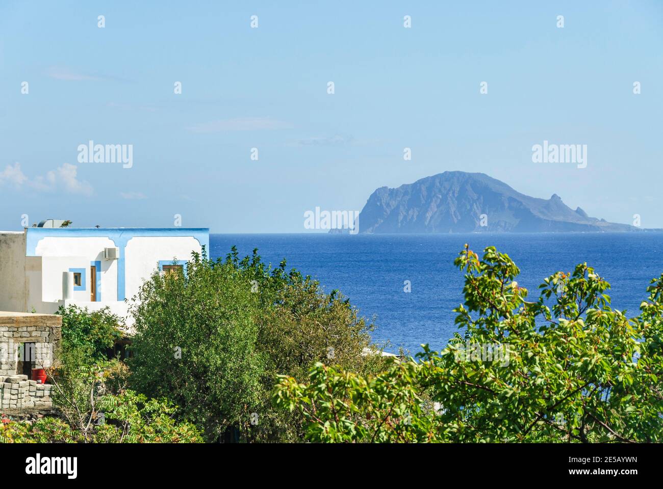 Lipari Inseln, Blick von Salina nach Panarea Stockfoto