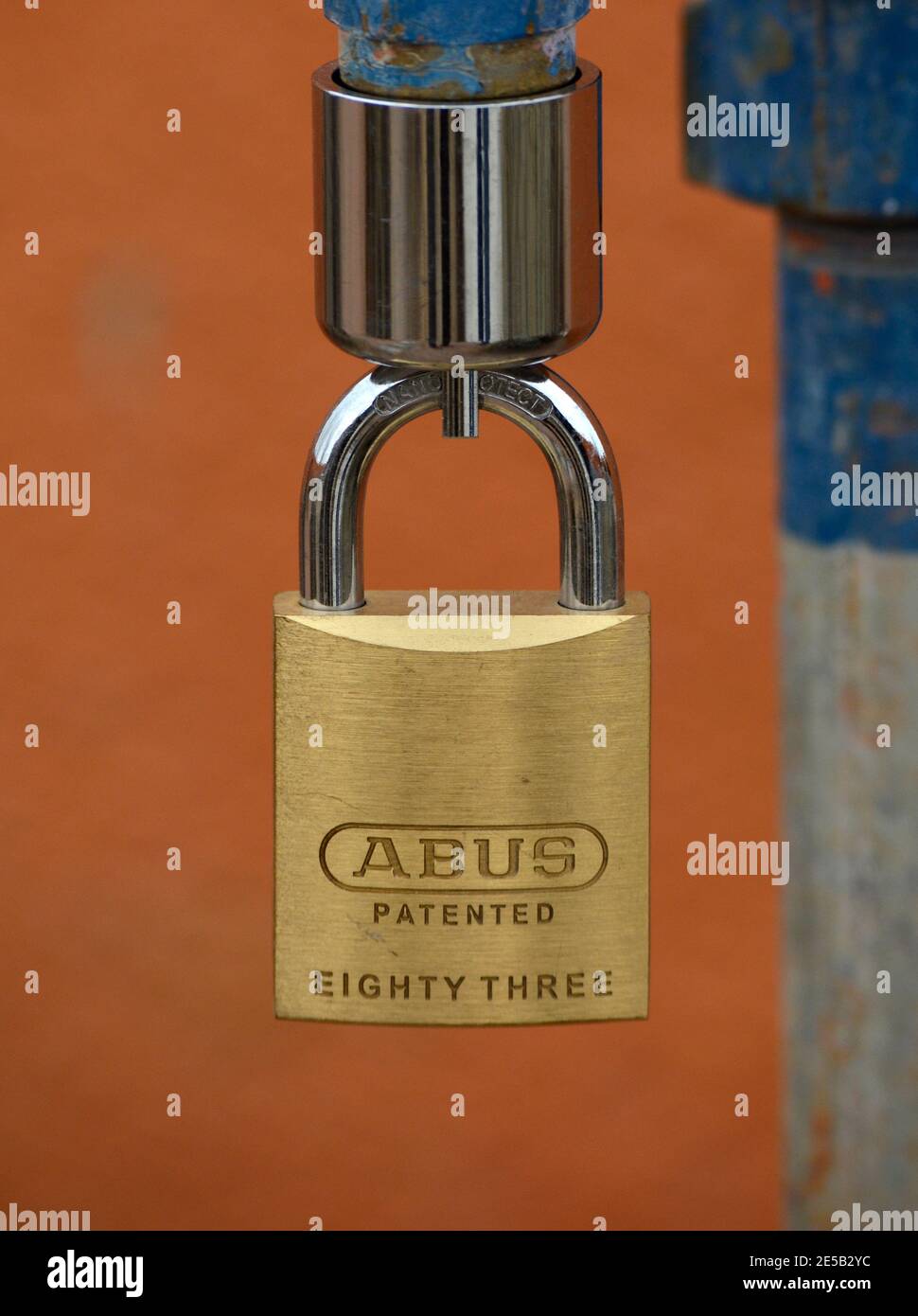 Abus padlock -Fotos und -Bildmaterial in hoher Auflösung – Alamy