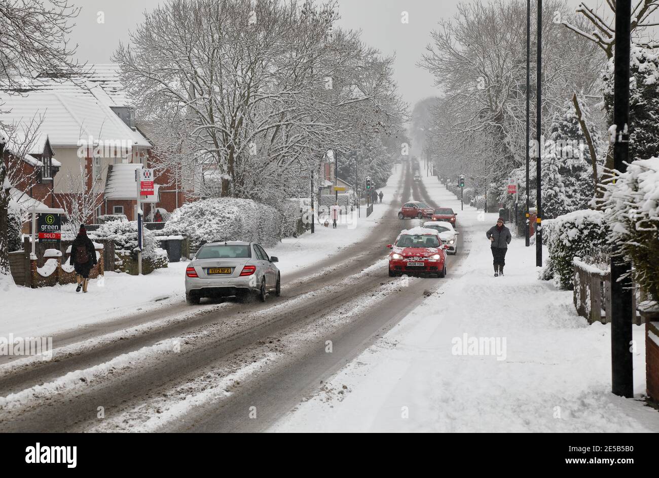 Verschneite und eisige Wetterbedingungen in Birmingham, England, Großbritannien (Januar 2021). Stockfoto
