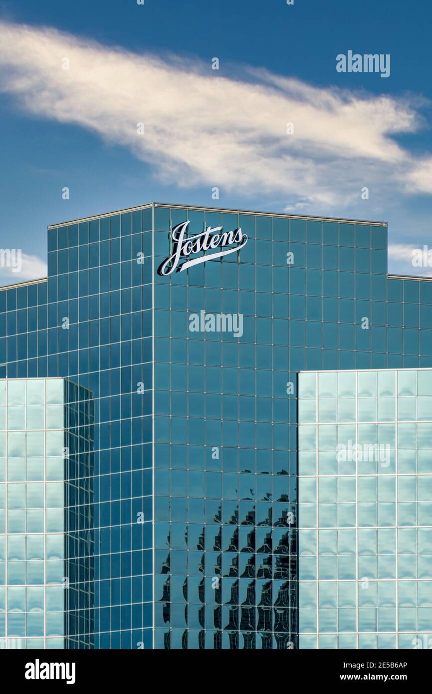 BLOOMINGTON, MN, USA - 20. DEZEMBER 2020: Jostens Firmenzentrale und Markenlogo. Stockfoto
