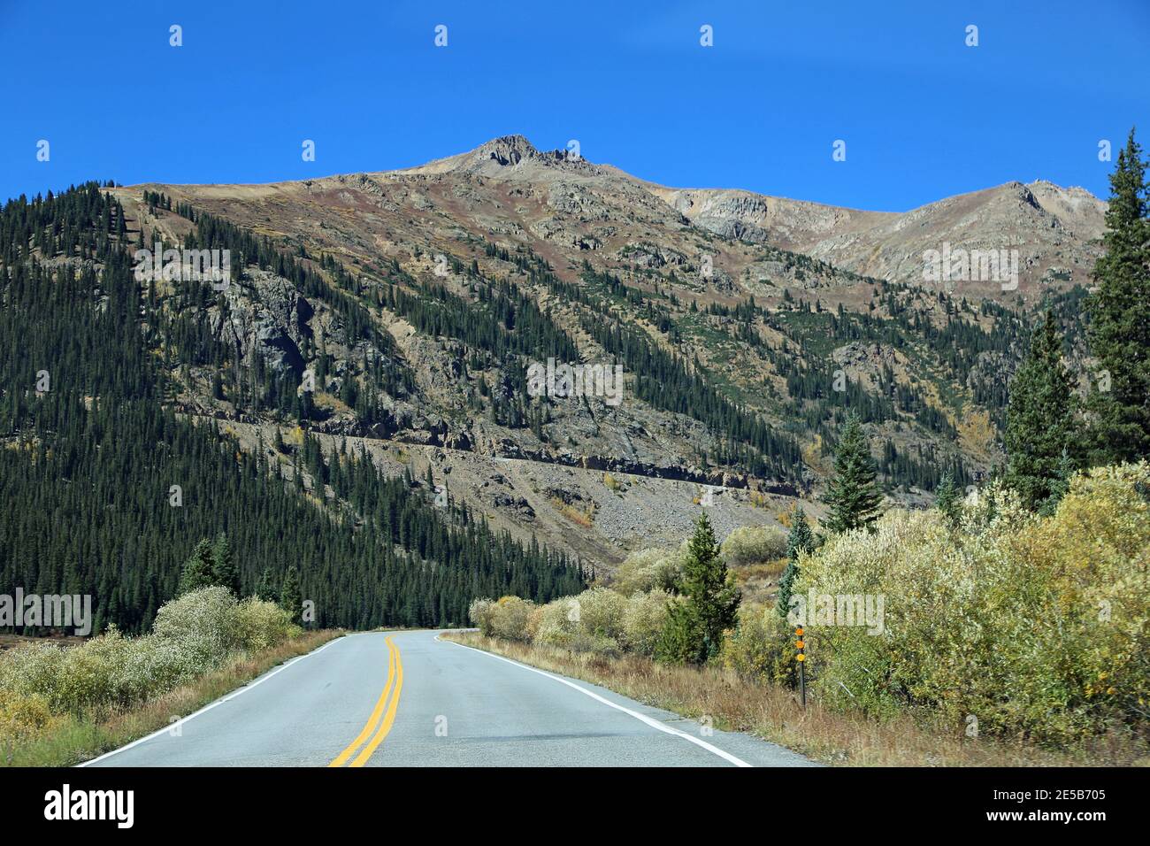 Straße zum Independence Pass - Rocky Mountains, Colorado Stockfoto