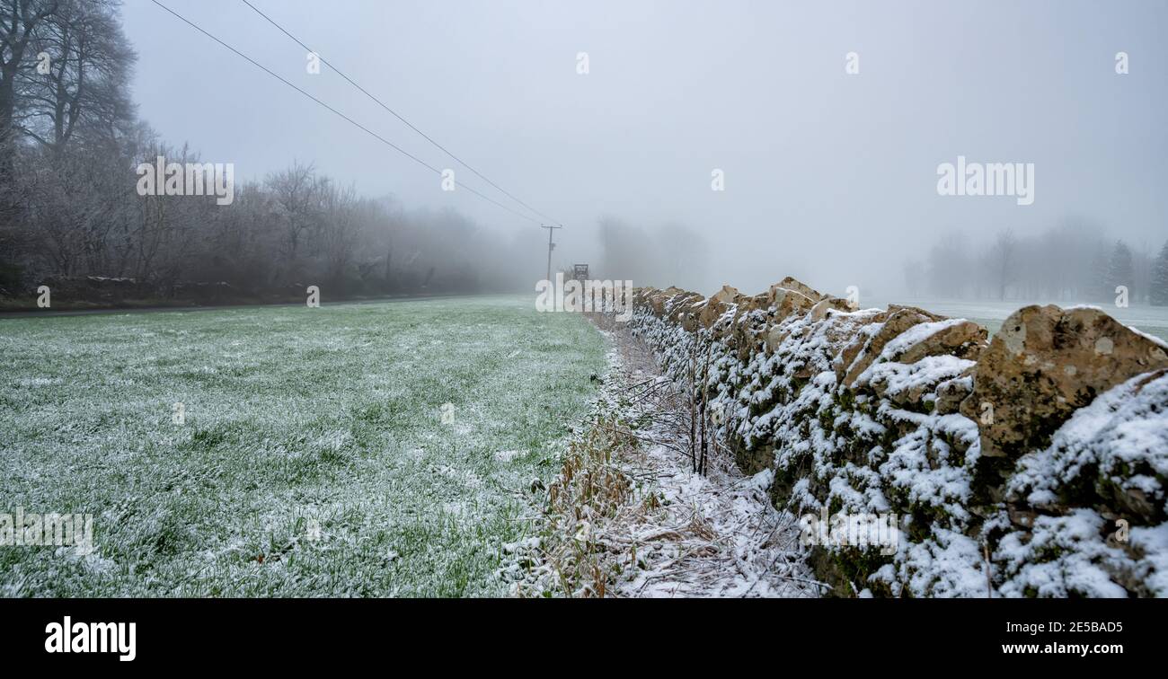 Schneeszene am Cotswold Edge, Wotton under Edge, Gloucestershire, England, Großbritannien Stockfoto