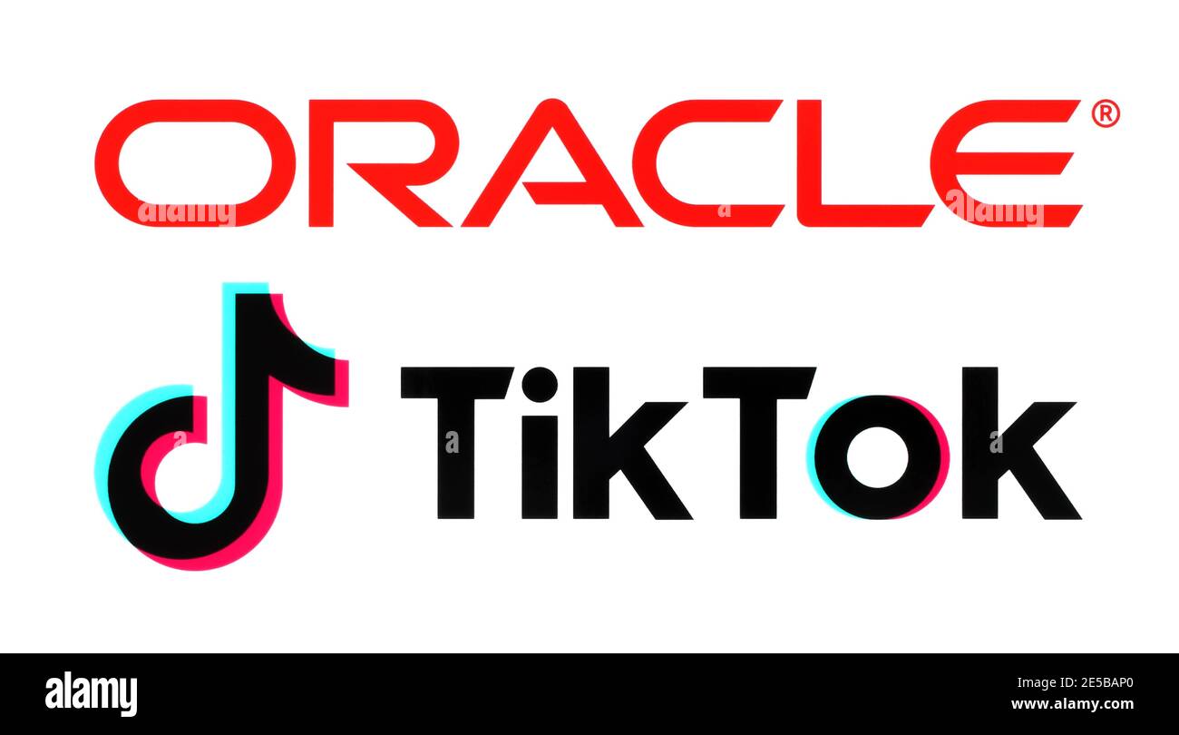 Kiew, Ukraine - 21. September 2020: Oracle und TikTok Logos, gedruckt auf Papier. News über Deal für Oracle und Walmart Anteile an der US oper zu erwerben Stockfoto