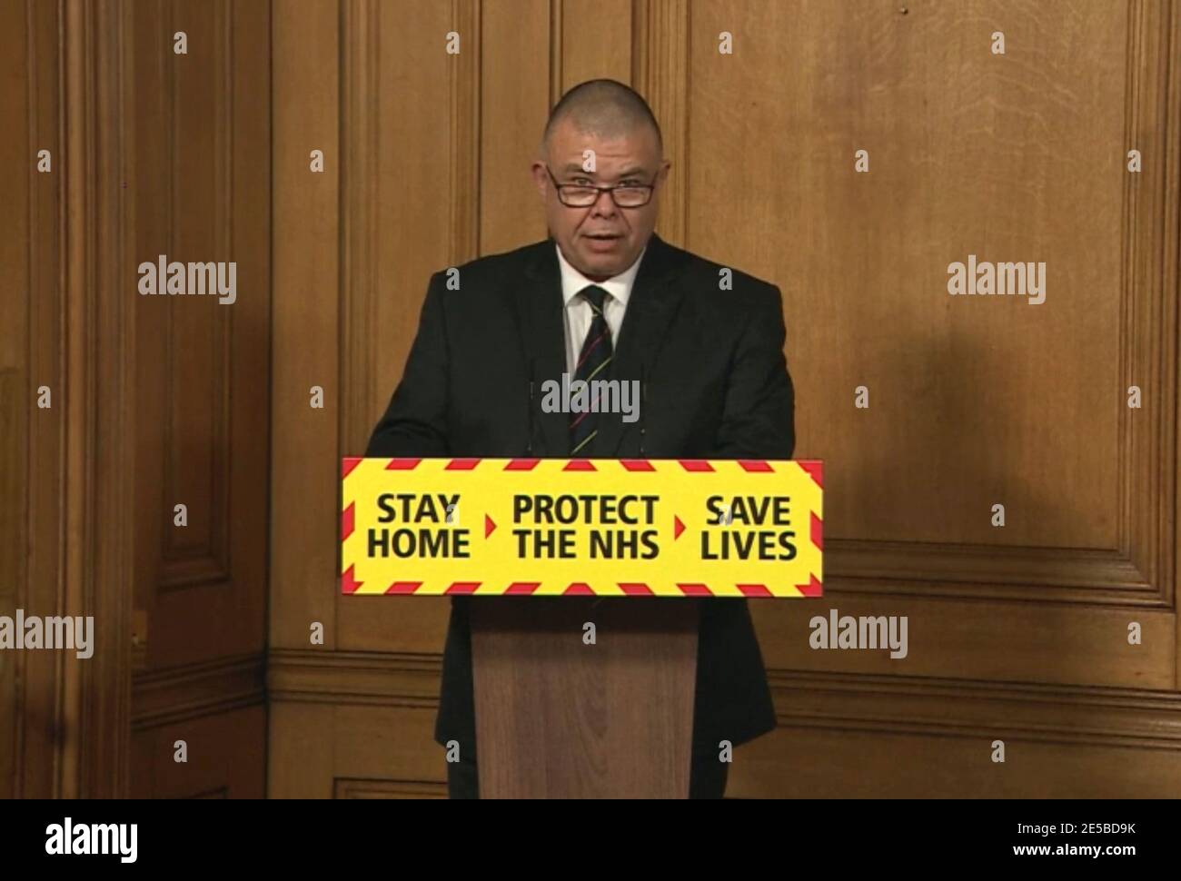 Screengrab von Jonathan Van Tam, dem stellvertretenden Chief Medical Officer für England, während einer Medienbesprechung in Downing Street, London, zum Coronavirus (Covid-19). Bilddatum: Mittwoch, 27. Januar 2021. Stockfoto