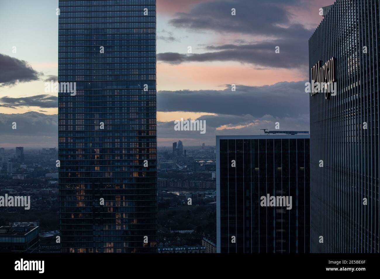 J P Morgan in den Docklands von London, Sitz der europäischen Zentrale der Investmentbank, Canary Wharf, London, England, Vereinigtes Königreich Stockfoto