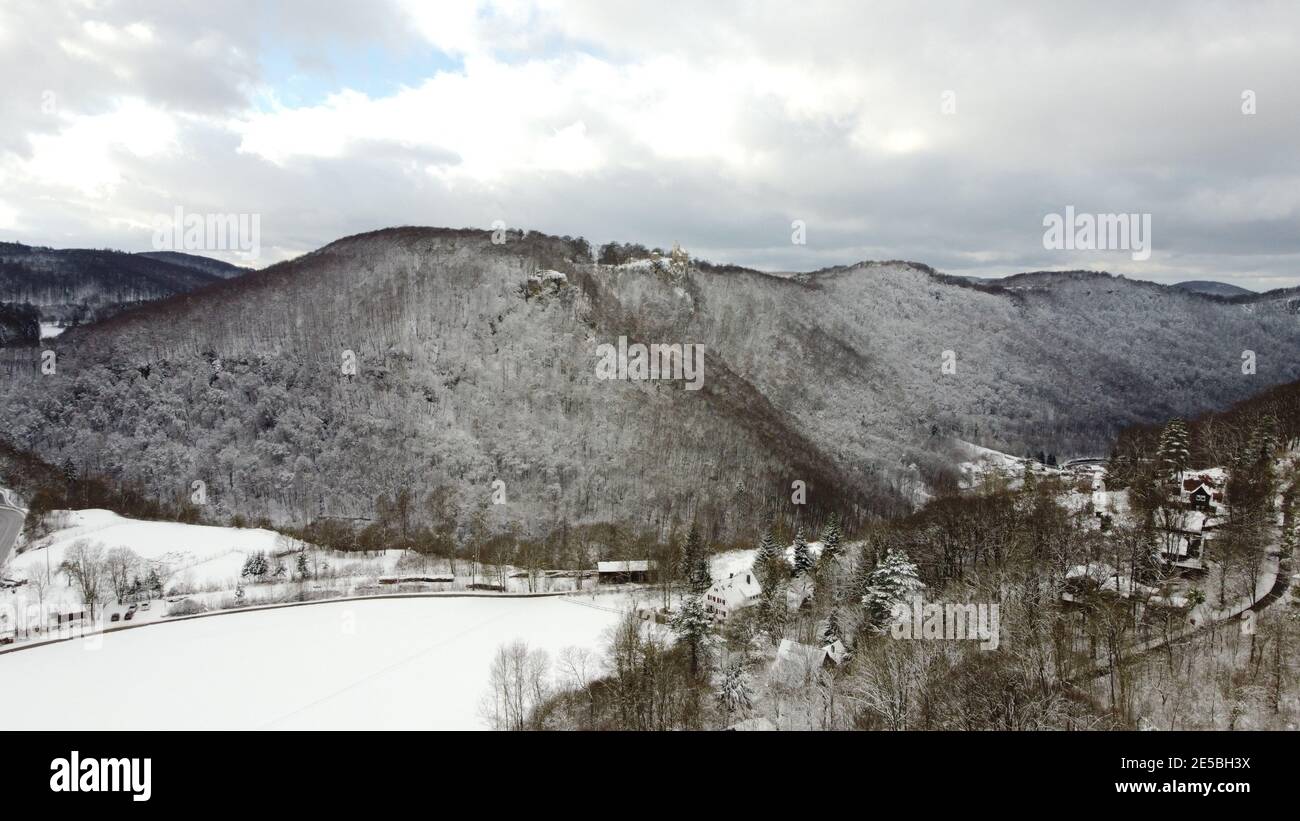 Reutlingen, Deutschland: Die Schwäbische Alb um Schloss Lichtenstein im Winter Stockfoto