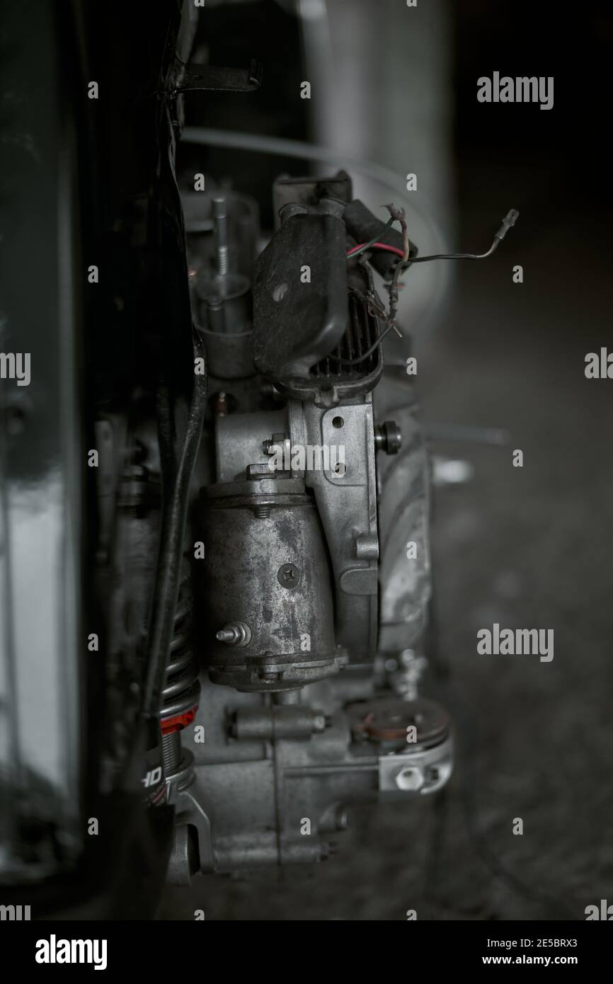 Nahaufnahme Retro Motorrad Teil in der Garage Stockfoto