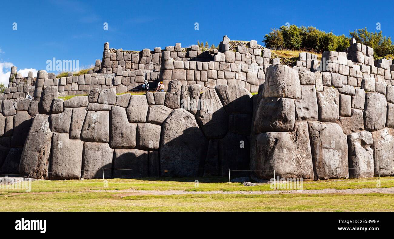 Blick auf Sacsayhuaman, Inka Ruinen in Cusco oder Cuzco Stadt, Peru Stockfoto