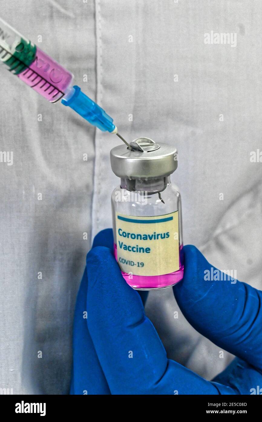 Impfung gegen Coronavirus. Impfstofffläschchen zur Verhinderung von COVID-19. Stockfoto