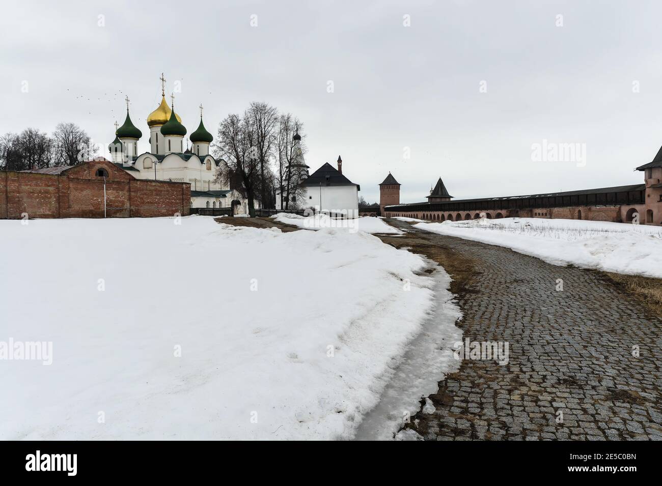 Orthodoxe Kirche in Susdal. Goldener Ring Russlands, früher Frühling. Stockfoto