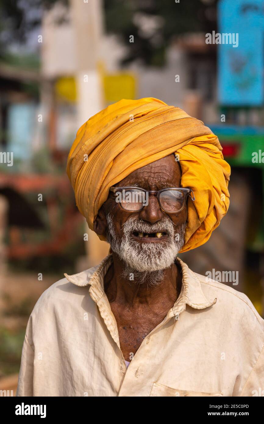Thick Glasses Stockfotos Und Bilder Kaufen Seite 3 Alamy