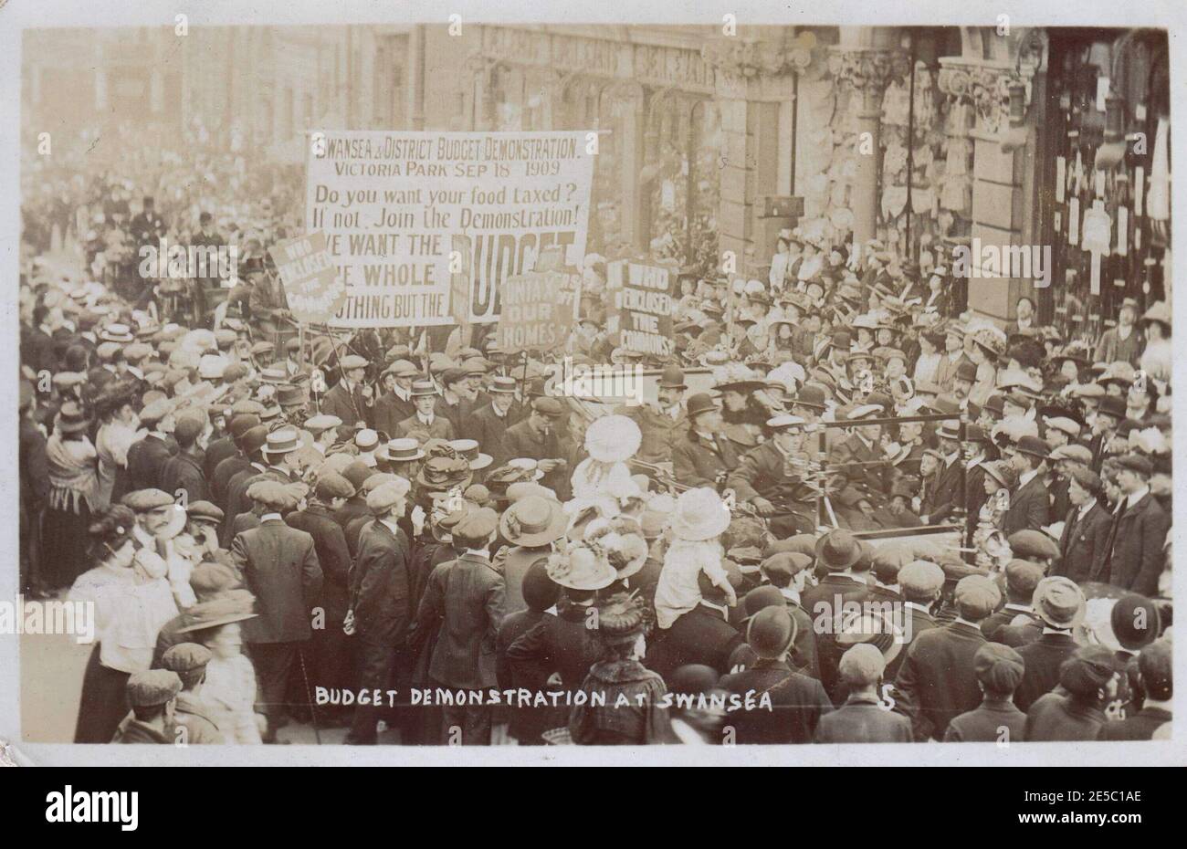 Haushaltsdemonstration in Swansea, 1909, zur Unterstützung der Sozialreformen der Liberalen Partei, die als Teil der wirtschaftlichen Vorschläge von David Lloyd George vorgeschlagen wurden Stockfoto