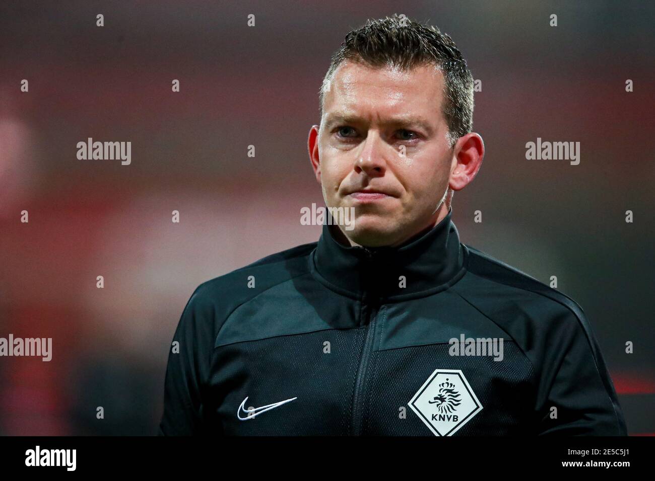 VENLO, NIEDERLANDE - JANUAR 27: Schiedsrichter Allard Lindhout während des niederländischen Eredivisie-Spiels zwischen VVV Venlo und Vitesse am 27. Januar 202 in De Koel Stockfoto