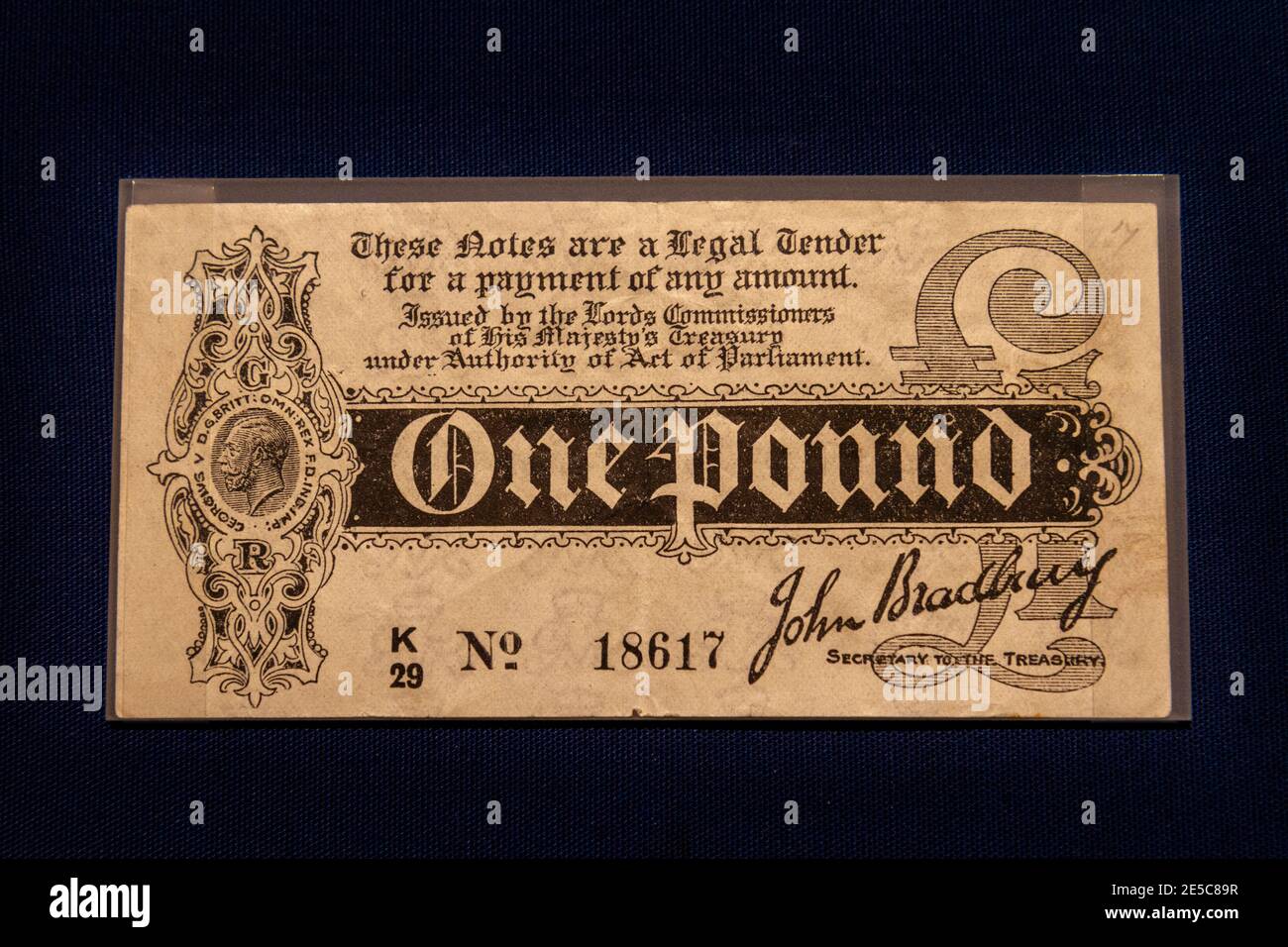 Eine 1 Pfund Schatznote (T3-3, George V) John Bradbury Note (UK) von der Money Gallery, Ashmolean Museum, Oxford, UK. Stockfoto