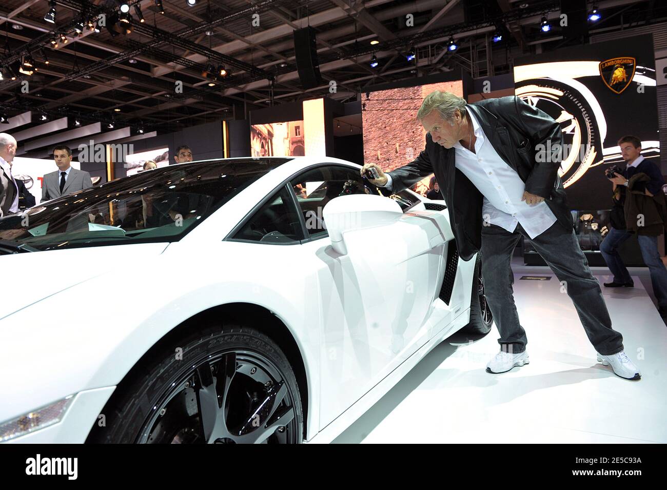 Yves Renier besucht den Pariser Automobilsalon 2008, bekannt als "Mondial de l'Automobile", der am 2. Oktober 2008 in Paris, Frankreich, stattfand. Foto von Giancalro Gorassini/ABACAPRESS.COM Stockfoto