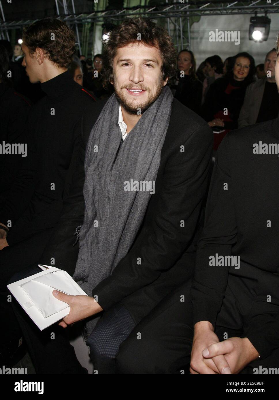 Guillaume Canet bei der Yves Saint Laurent Frühjahr-Sommer 2009 Ready-to-wear-Kollektion Show in Paris, Frankreich am 2. Oktober 2008. Foto von Marco Vitchi/ABACAPRESS.COM Stockfoto