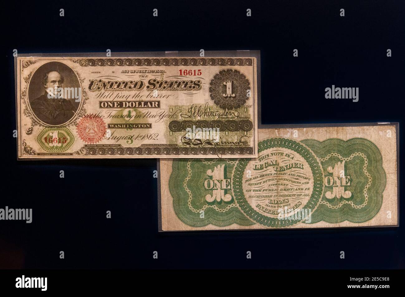 Eine US-Schatzkammer-1-Dollar-Note (1862), der erste "Greenback" mit grünem Hinterdruck, The Money Gallery, Ashmolean Museum, Oxford, Großbritannien. Stockfoto