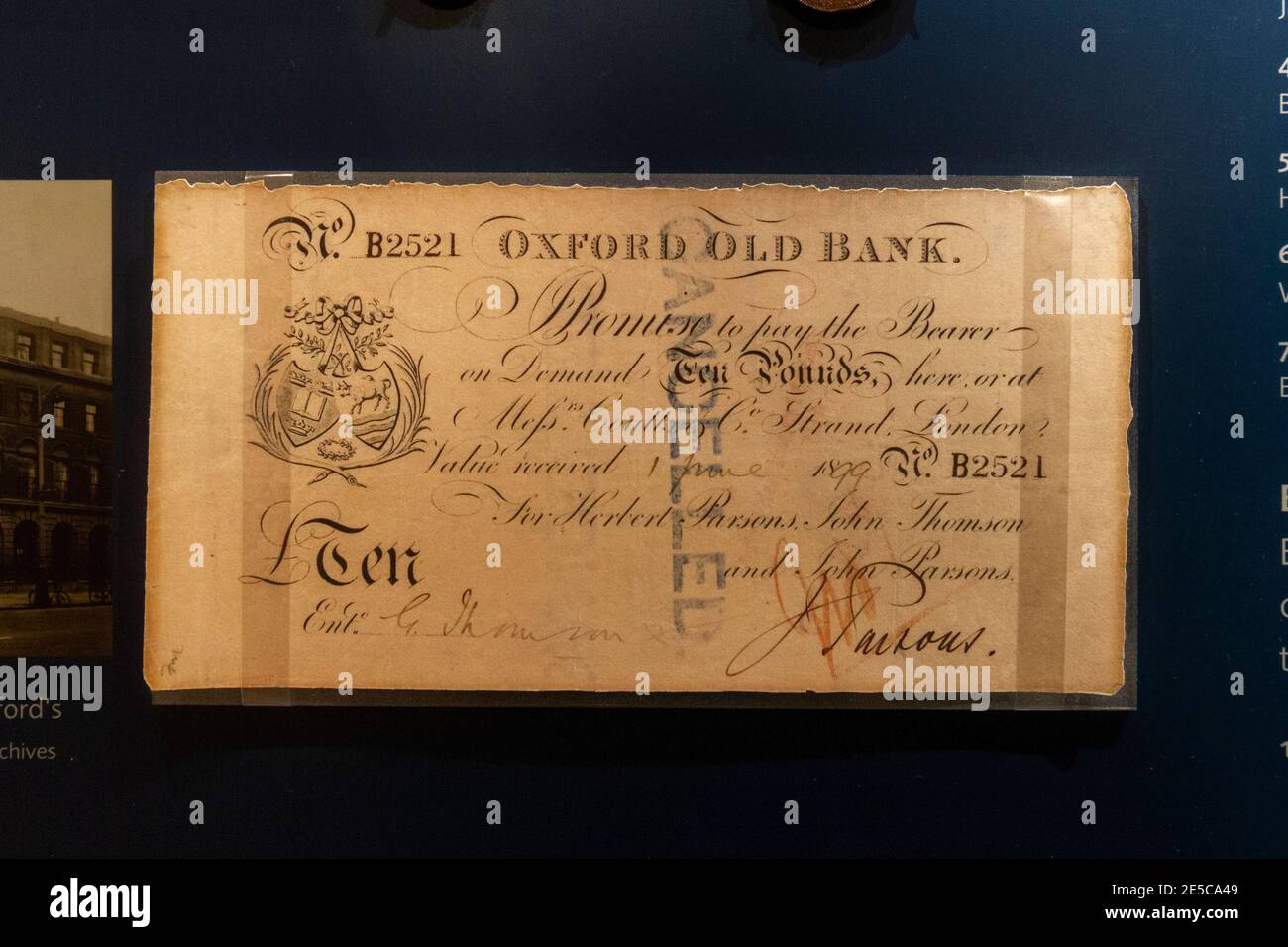 Eine abgesagte Oxford Old Bank Ten Pounds Note (1899), The Money Gallery, Ashmolean Museum, Oxford, Großbritannien. Stockfoto